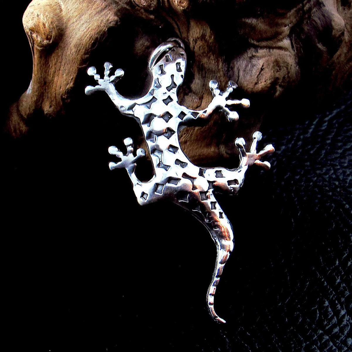 Handcrafted Solid 925 Sterling Silver Jointed Movable Gecko Lizard Pendant Legs Move